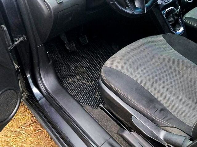 Черный Шевроле Орландо, объемом двигателя 1.8 л и пробегом 269 тыс. км за 8555 $, фото 4 на Automoto.ua