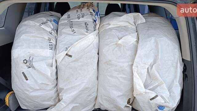 Черный Шевроле Орландо, объемом двигателя 2 л и пробегом 215 тыс. км за 8400 $, фото 2 на Automoto.ua