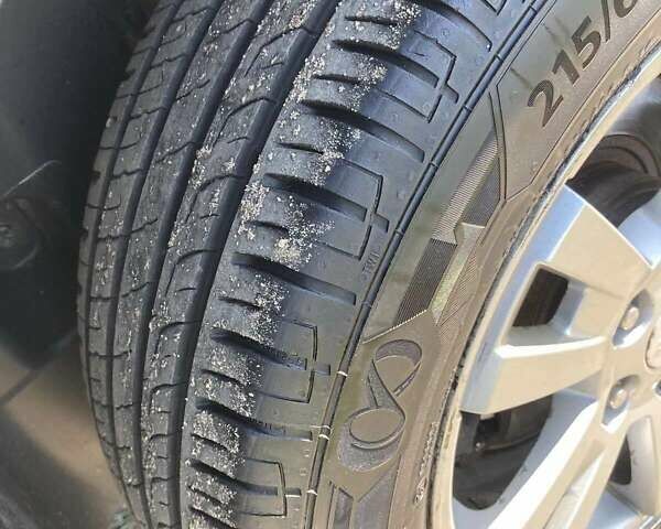 Чорний Шевроле Орландо, об'ємом двигуна 2 л та пробігом 202 тис. км за 9200 $, фото 3 на Automoto.ua