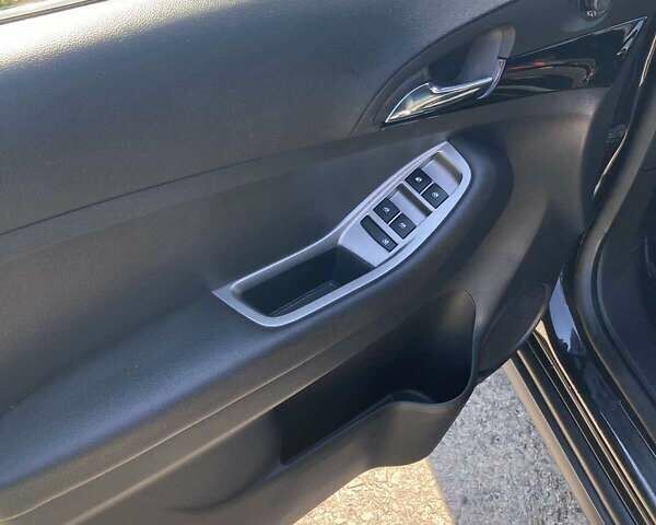 Чорний Шевроле Орландо, об'ємом двигуна 2 л та пробігом 202 тис. км за 9200 $, фото 12 на Automoto.ua