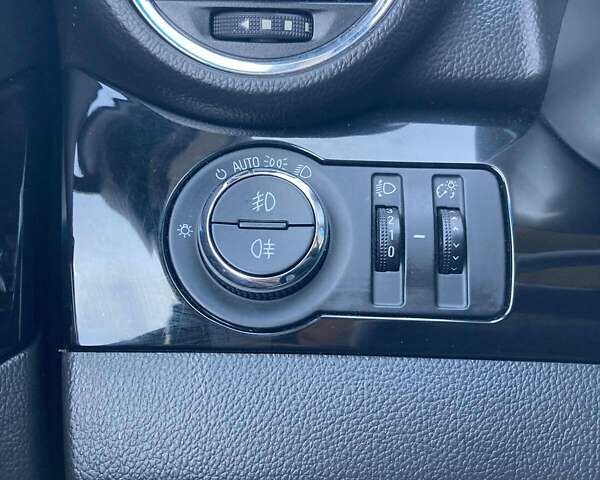 Чорний Шевроле Орландо, об'ємом двигуна 2 л та пробігом 202 тис. км за 9200 $, фото 1 на Automoto.ua