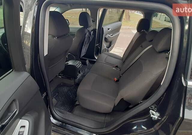 Черный Шевроле Орландо, объемом двигателя 1.8 л и пробегом 65 тыс. км за 10000 $, фото 2 на Automoto.ua