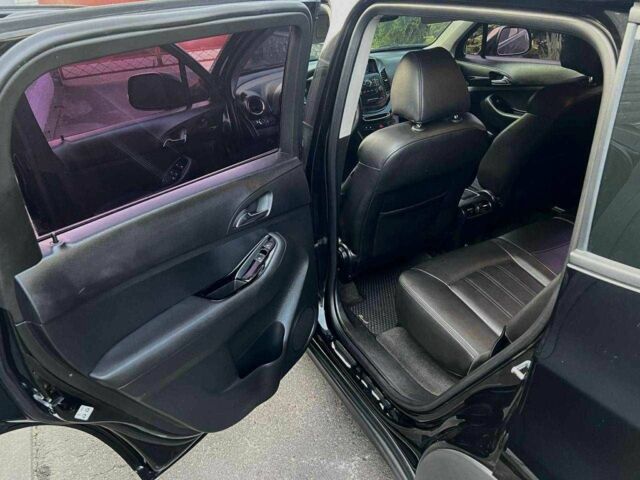 Черный Шевроле Орландо, объемом двигателя 2 л и пробегом 290 тыс. км за 11600 $, фото 3 на Automoto.ua