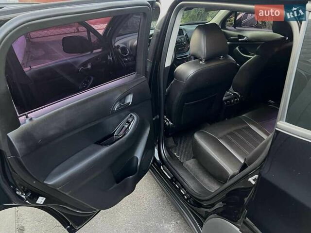 Черный Шевроле Орландо, объемом двигателя 2 л и пробегом 290 тыс. км за 11600 $, фото 6 на Automoto.ua