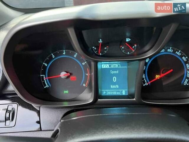 Черный Шевроле Орландо, объемом двигателя 2 л и пробегом 290 тыс. км за 11600 $, фото 4 на Automoto.ua