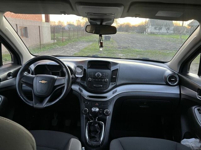 Черный Шевроле Орландо, объемом двигателя 1.8 л и пробегом 3 тыс. км за 10000 $, фото 5 на Automoto.ua