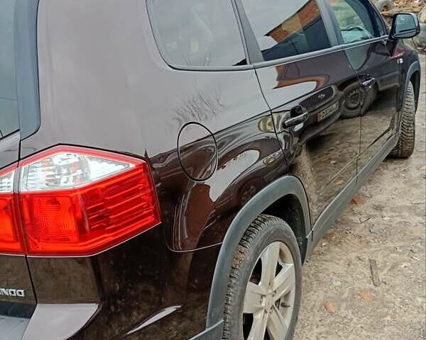 Коричневый Шевроле Орландо, объемом двигателя 2 л и пробегом 317 тыс. км за 9800 $, фото 5 на Automoto.ua