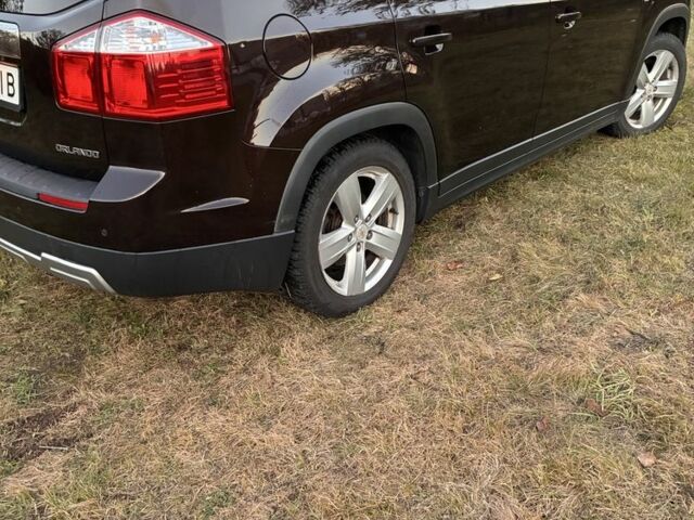 Коричневый Шевроле Орландо, объемом двигателя 2 л и пробегом 317 тыс. км за 9300 $, фото 2 на Automoto.ua