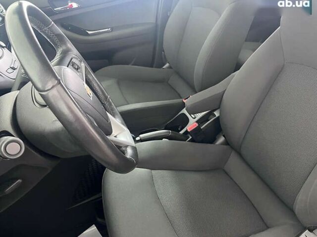 Шевроле Орландо, объемом двигателя 2 л и пробегом 127 тыс. км за 12850 $, фото 7 на Automoto.ua