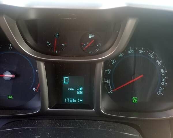 Шевроле Орландо, объемом двигателя 0 л и пробегом 176 тыс. км за 10000 $, фото 5 на Automoto.ua