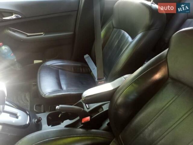 Шевроле Орландо, объемом двигателя 0 л и пробегом 176 тыс. км за 10000 $, фото 4 на Automoto.ua