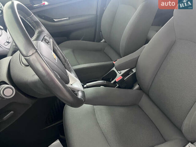 Серый Шевроле Орландо, объемом двигателя 2 л и пробегом 127 тыс. км за 12850 $, фото 7 на Automoto.ua