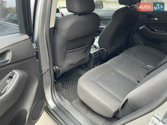 Сірий Шевроле Орландо, об'ємом двигуна 1.8 л та пробігом 192 тис. км за 9800 $, фото 11 на Automoto.ua