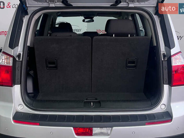 Серый Шевроле Орландо, объемом двигателя 2 л и пробегом 127 тыс. км за 12850 $, фото 4 на Automoto.ua