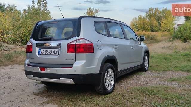 Серый Шевроле Орландо, объемом двигателя 2 л и пробегом 215 тыс. км за 7200 $, фото 5 на Automoto.ua