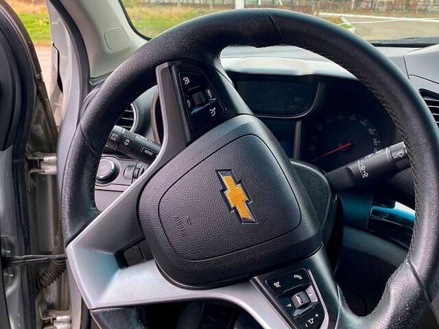 Сірий Шевроле Орландо, об'ємом двигуна 2 л та пробігом 250 тис. км за 8400 $, фото 5 на Automoto.ua