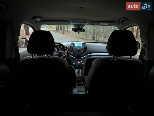 Сірий Шевроле Орландо, об'ємом двигуна 1.8 л та пробігом 167 тис. км за 8600 $, фото 20 на Automoto.ua