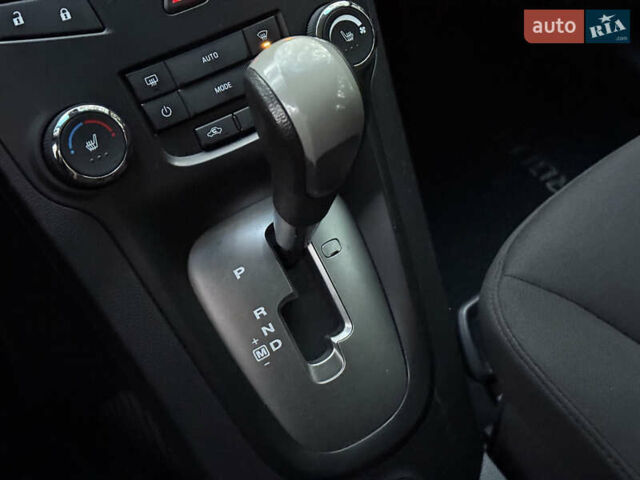 Сірий Шевроле Орландо, об'ємом двигуна 1.8 л та пробігом 167 тис. км за 8600 $, фото 13 на Automoto.ua