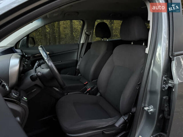 Сірий Шевроле Орландо, об'ємом двигуна 1.8 л та пробігом 167 тис. км за 8600 $, фото 15 на Automoto.ua