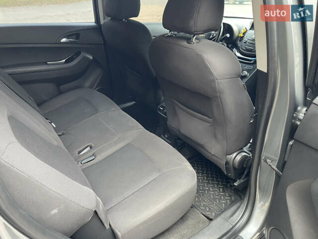 Серый Шевроле Орландо, объемом двигателя 1.8 л и пробегом 247 тыс. км за 9600 $, фото 7 на Automoto.ua