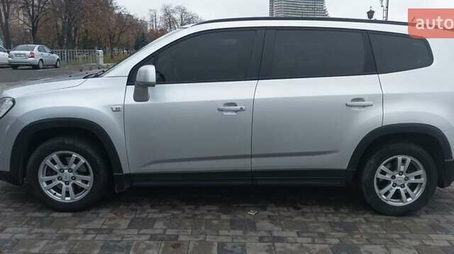 Серый Шевроле Орландо, объемом двигателя 1.8 л и пробегом 115 тыс. км за 8500 $, фото 2 на Automoto.ua