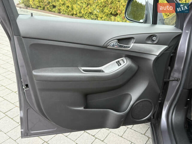 Серый Шевроле Орландо, объемом двигателя 1.8 л и пробегом 217 тыс. км за 7500 $, фото 41 на Automoto.ua