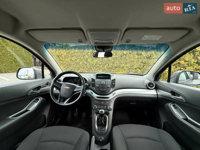 Серый Шевроле Орландо, объемом двигателя 1.8 л и пробегом 217 тыс. км за 7500 $, фото 4 на Automoto.ua