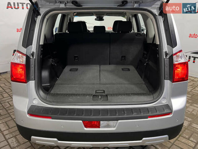 Серый Шевроле Орландо, объемом двигателя 2 л и пробегом 166 тыс. км за 11850 $, фото 5 на Automoto.ua