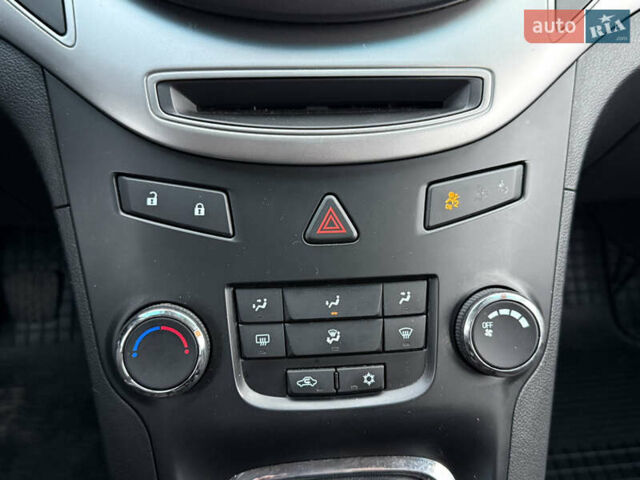 Серый Шевроле Орландо, объемом двигателя 1.8 л и пробегом 217 тыс. км за 7500 $, фото 46 на Automoto.ua