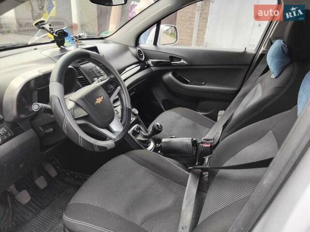 Сірий Шевроле Орландо, об'ємом двигуна 2 л та пробігом 182 тис. км за 9300 $, фото 3 на Automoto.ua