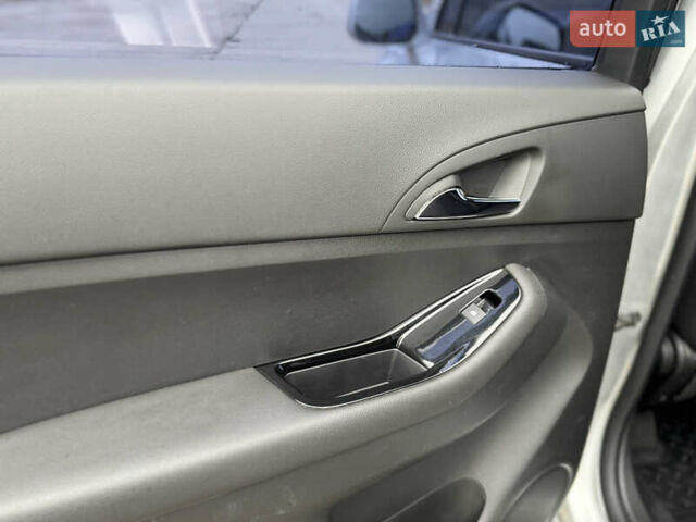 Серый Шевроле Орландо, объемом двигателя 1.8 л и пробегом 186 тыс. км за 8700 $, фото 14 на Automoto.ua