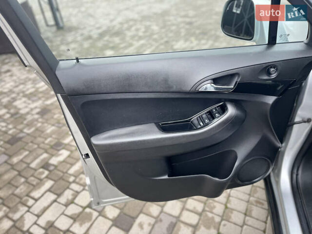 Серый Шевроле Орландо, объемом двигателя 2 л и пробегом 199 тыс. км за 8500 $, фото 11 на Automoto.ua