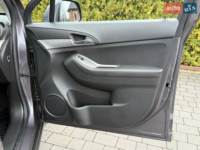 Серый Шевроле Орландо, объемом двигателя 1.8 л и пробегом 217 тыс. км за 7500 $, фото 31 на Automoto.ua