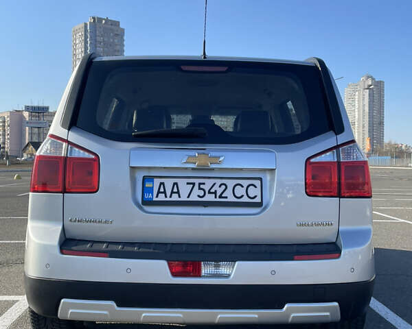 Серый Шевроле Орландо, объемом двигателя 1.8 л и пробегом 230 тыс. км за 10000 $, фото 2 на Automoto.ua