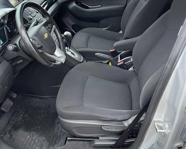 Серый Шевроле Орландо, объемом двигателя 1.8 л и пробегом 66 тыс. км за 13500 $, фото 10 на Automoto.ua