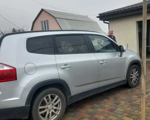 Серый Шевроле Орландо, объемом двигателя 1.8 л и пробегом 66 тыс. км за 13500 $, фото 2 на Automoto.ua