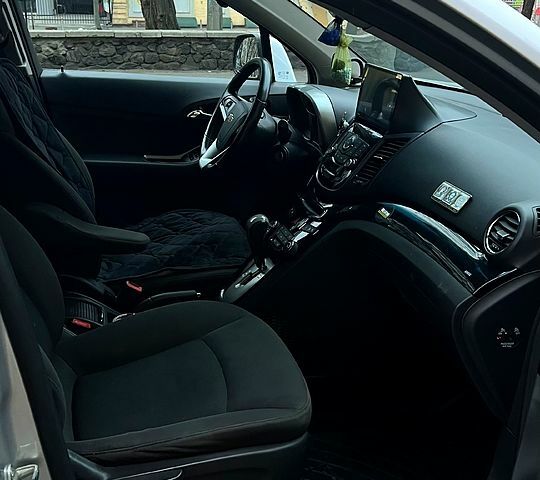 Серый Шевроле Орландо, объемом двигателя 1.8 л и пробегом 183 тыс. км за 9490 $, фото 5 на Automoto.ua