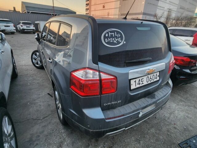 Серый Шевроле Орландо, объемом двигателя 2 л и пробегом 80 тыс. км за 11000 $, фото 4 на Automoto.ua