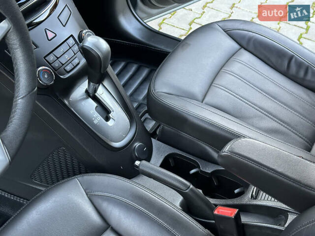 Серый Шевроле Орландо, объемом двигателя 1.6 л и пробегом 75 тыс. км за 12999 $, фото 45 на Automoto.ua