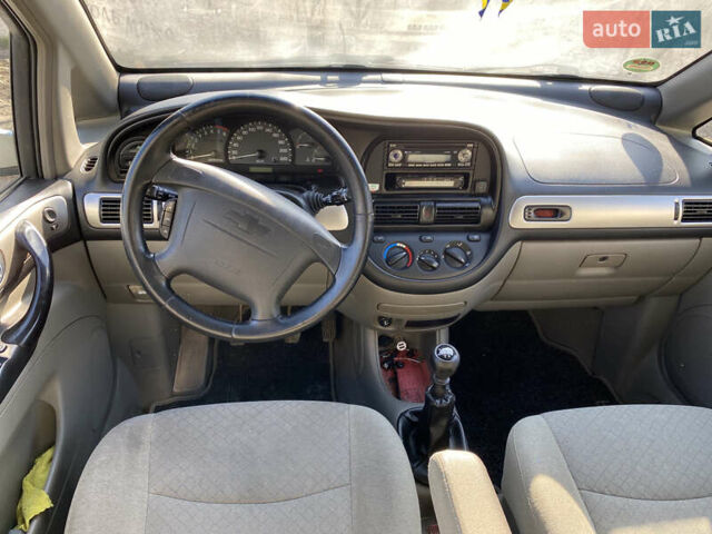 Серый Шевроле Реззо, объемом двигателя 1.6 л и пробегом 230 тыс. км за 3800 $, фото 9 на Automoto.ua