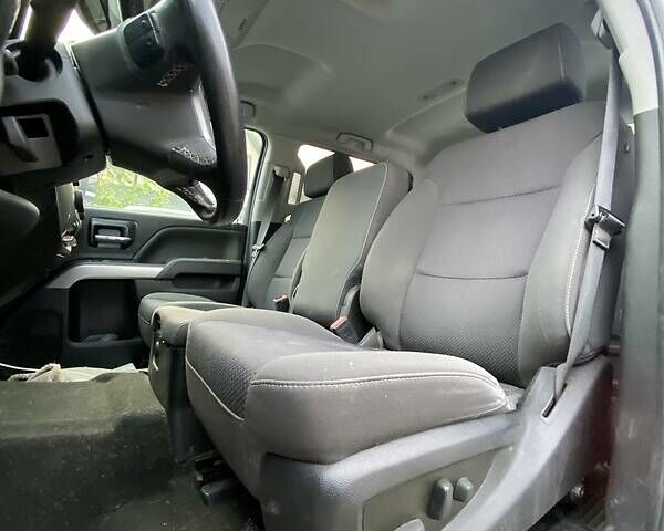 Білий Шевроле Сільверадо, об'ємом двигуна 6.6 л та пробігом 185 тис. км за 19400 $, фото 15 на Automoto.ua