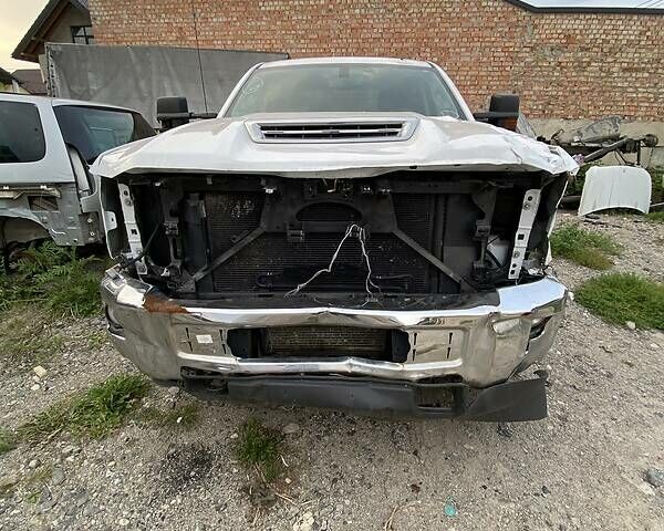 Білий Шевроле Сільверадо, об'ємом двигуна 6.6 л та пробігом 185 тис. км за 19400 $, фото 1 на Automoto.ua