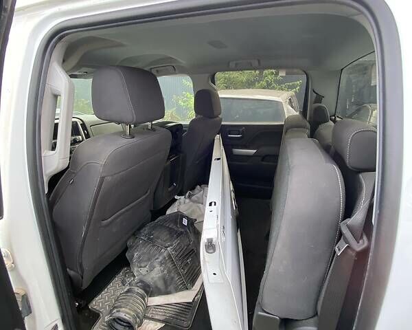 Білий Шевроле Сільверадо, об'ємом двигуна 6.6 л та пробігом 185 тис. км за 19400 $, фото 14 на Automoto.ua