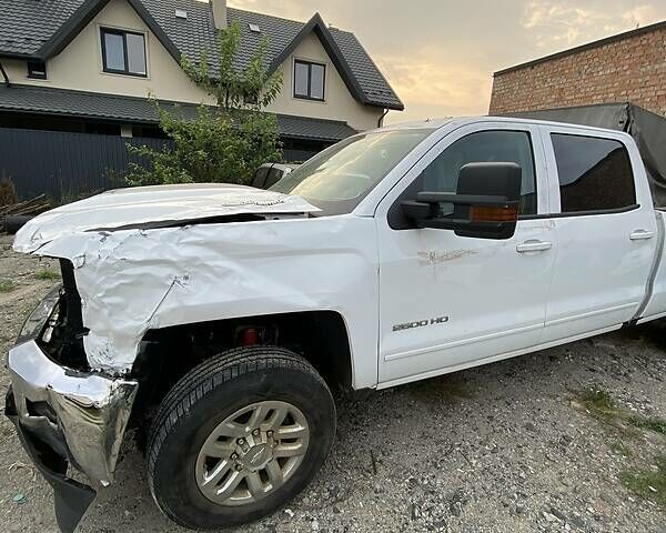 Білий Шевроле Сільверадо, об'ємом двигуна 6.6 л та пробігом 185 тис. км за 19400 $, фото 8 на Automoto.ua