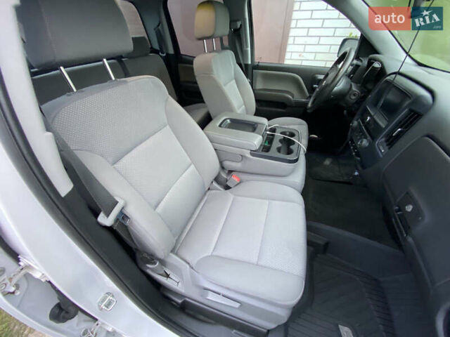 Білий Шевроле Сільверадо, об'ємом двигуна 5.3 л та пробігом 147 тис. км за 27000 $, фото 3 на Automoto.ua