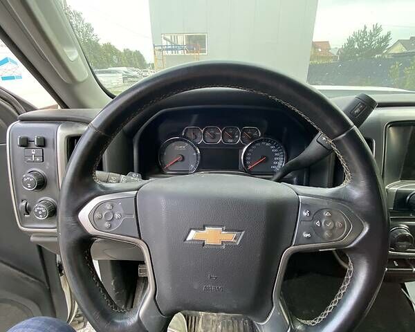 Білий Шевроле Сільверадо, об'ємом двигуна 6.6 л та пробігом 185 тис. км за 19400 $, фото 9 на Automoto.ua