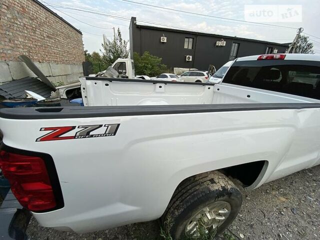 Білий Шевроле Сільверадо, об'ємом двигуна 6.6 л та пробігом 185 тис. км за 19400 $, фото 4 на Automoto.ua