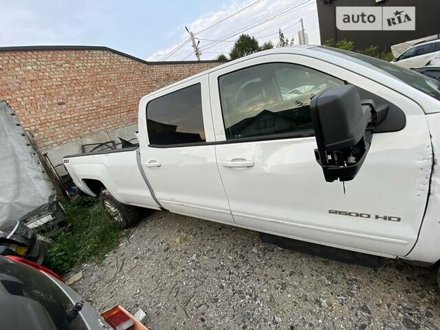 Білий Шевроле Сільверадо, об'ємом двигуна 6.6 л та пробігом 185 тис. км за 19400 $, фото 3 на Automoto.ua