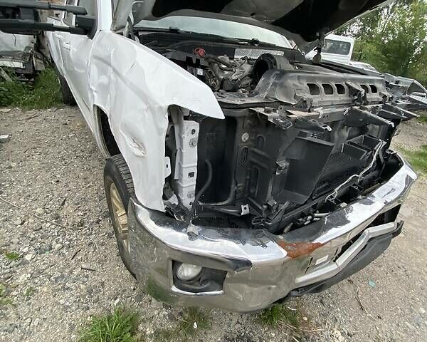 Білий Шевроле Сільверадо, об'ємом двигуна 6.6 л та пробігом 185 тис. км за 19400 $, фото 16 на Automoto.ua