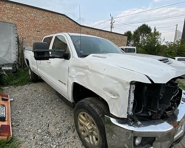 Білий Шевроле Сільверадо, об'ємом двигуна 6.6 л та пробігом 185 тис. км за 19400 $, фото 2 на Automoto.ua